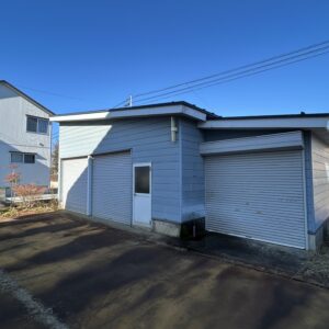 車庫外観 3台分有り 車庫外観 3台分有り